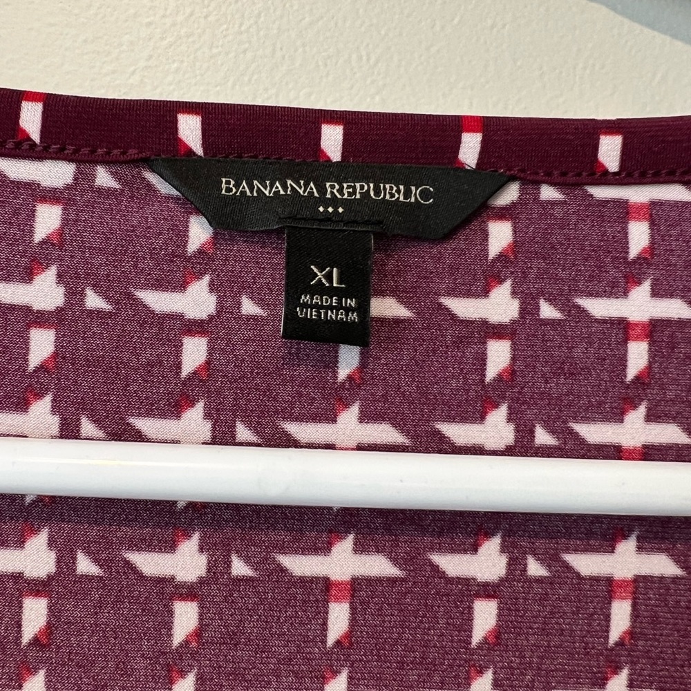 Banana Republic short sleeve abstract patterned top Maroon. Women’s XL - Picture 2 of 4